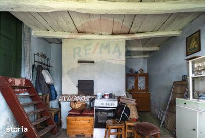 Casă cu 4 camere cu Teren 1068 Mp în Părău - 1