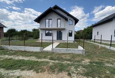 Casă cu 4 camere în Central