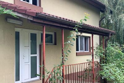 Casă cu 5 camere cu Teren 1000 Mp în Central - 4