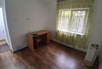 PACURARI PETRU PONI 3 CAMERE DECOMANDAT ET.1 MOBILAT BLOC 1985 COD 160170 - 7