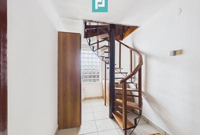 Casă individuală cu 12 camere cu Canalizare în Băile 1 Mai - 8