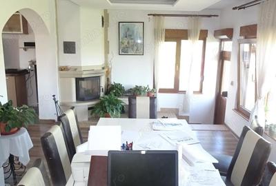 Casă cu 4 camere cu Teren 7800 Mp în Central - 7