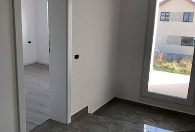 Casă cu 4 camere cu Teren 302 Mp în Plopi - 10