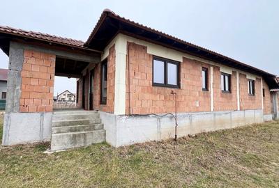 Casa noua semifinisata de vanzare in Sard - 10