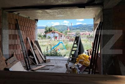 Casă individuală cu 4 camere cu Canalizare în Cristian - 2