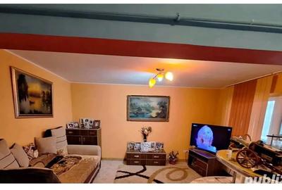 Apartament cu 3 camere decomandat în Călărași - 2