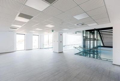 Spațiu comercial, de 2,076 mp, în Complex Studențesc - 6