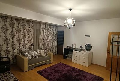 Casă cu 4 camere în Km 4 - 2