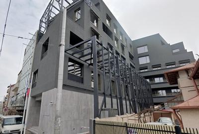 Penthouse cu 4 camere decomandat, mobilat în Ștefan cel Mare