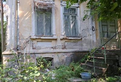 Casa Focsani parter+demisol, teren 840 mp, zona centru centru