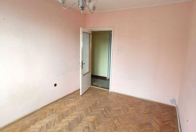 Apartament cu 3 camere decomandat în Călărași - 1