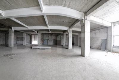 Spațiu comercial, de 400 mp, în Central - 8