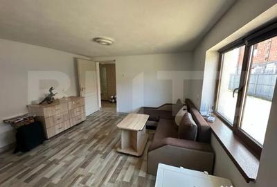 Casă cu 4 camere cu Teren 8096 Mp în Central