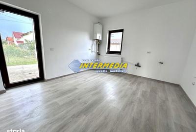 Casă cu 3 camere cu Teren 330 Mp în Micești - 2