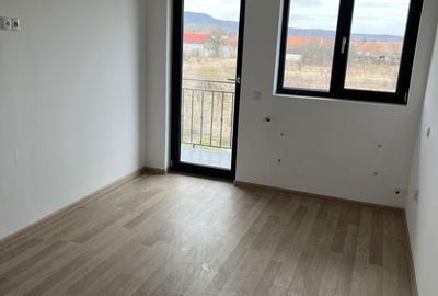 Casă cu 4 camere cu Teren 250 Mp în Central - 11