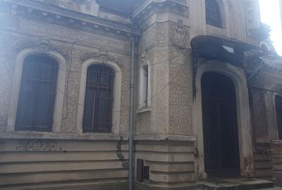 Casă cu 8 camere semidecomandat cu Canalizare în Dorobanți - 3