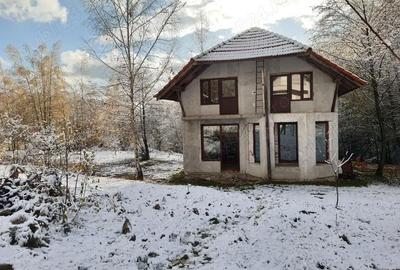 Casă cu 4 camere cu Teren 600 Mp în Groșeni - 9