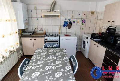 Casă cu 5 camere cu Teren 378 Mp în Central - 1