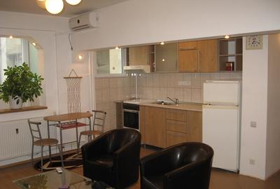 Balta Alba, Salajan, Piata Titan, la statuie - 1