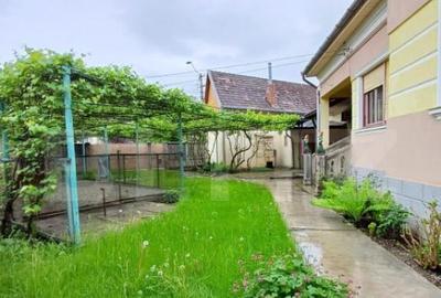 Casa renovabila cu 2 spatii comerciale, 416.6 mp, teren de 7 - 15