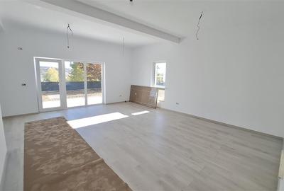 Mutare imediata!Casa Rediu,4 camere,Dressing,Teren 722 mp,0% Comision - 1