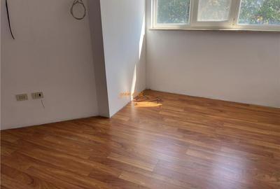 Apartament 4 camere transformat in 3 camere , zona ultracent - 5