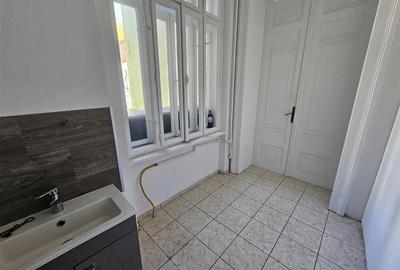 Spatiu Birou ULTRACENTRAL cu parcare, beci si anexa - 10