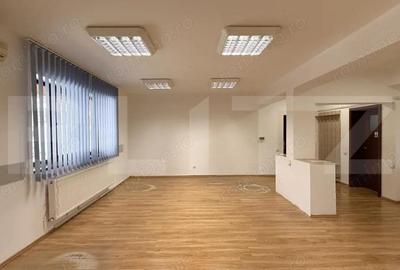 Apartament cu 3 camere semidecomandat în Central - 6