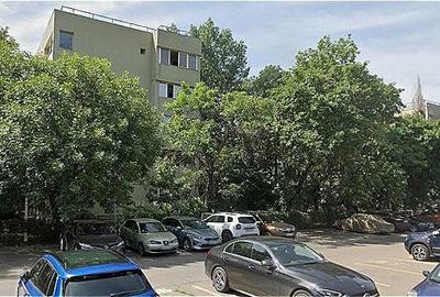 Apartament cu 3 camere semidecomandat în Titan