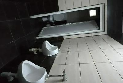 Spațiu comercial, de 635 mp, în Central - 8