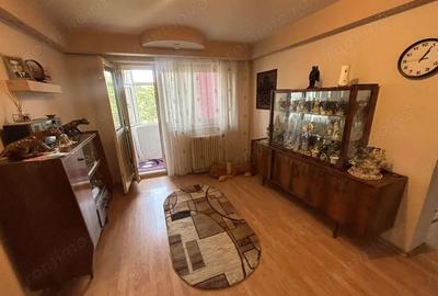 Apartament cu 2 camere semidecomandat în CET - 6