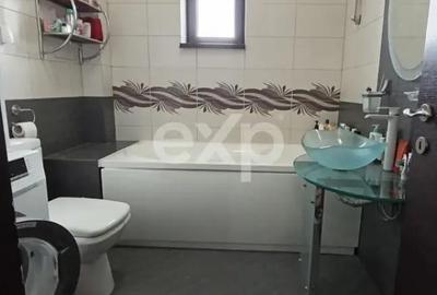 Apartament cu 3 camere decomandat în Găvana - 3