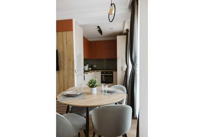 Apartament cu 2 camere semidecomandat, mobilat în 13 Septembrie - 7