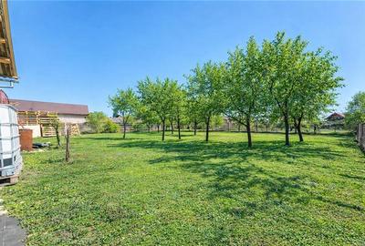 Casă individuală cu 6 camere cu Canalizare în Exterior Est - 46