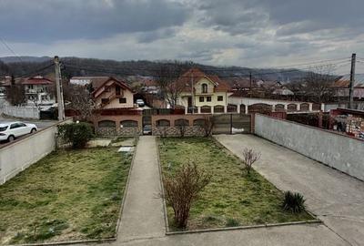 Casă cu 5 camere cu Teren 3000 Mp în Budești - 10