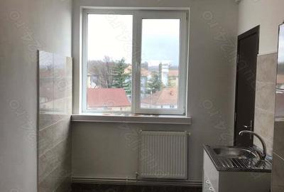 De vanzare apartament 3 camere in centru Onesti judetul Bacau - 7