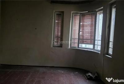 Casă cu 6 camere cu Teren 182 Mp în Calea București