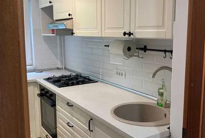 Apartament cu 3 camere semidecomandat, mobilat în Tineretului