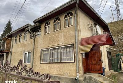 Casă cu 4 camere cu Teren 700 Mp în Central - 1