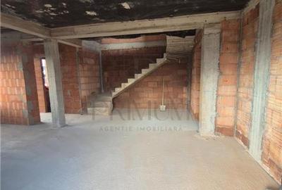 Casă individuală cu 4 camere cu Canalizare în Aeroport - 8