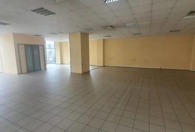 Spațiu comercial, de 185 mp, în Central