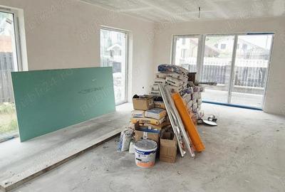 Casă în Livezeni - 2