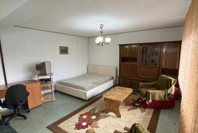 Garsonieră decomandată în Central - 4