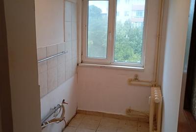 Propietar,vand apartament 2 camere semidecomandat in Constanta, Str.IL Caragiale - 6
