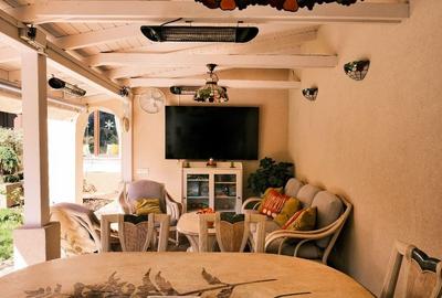 VILA ARCUL DE TRIUMF - 19