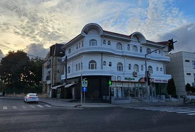 Spațiu comercial, de 800 mp, în Central