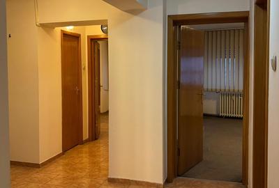Apartament cu 3 camere semidecomandat în Decebal - 10