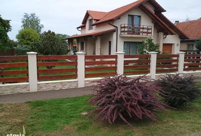 Casă cu 4 camere în Central - 1