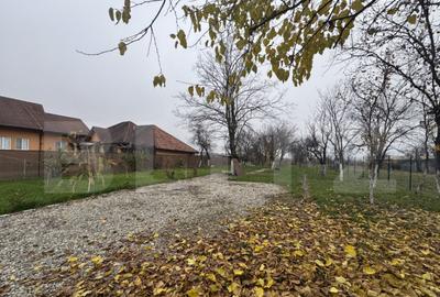 Teren de 1300 mp, în Preajba - 1