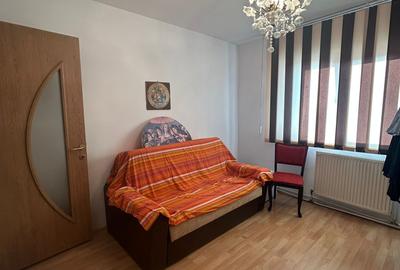 Apartament 3 camere -Zona Sud  - etaj 4/4 - 68 mp - 8